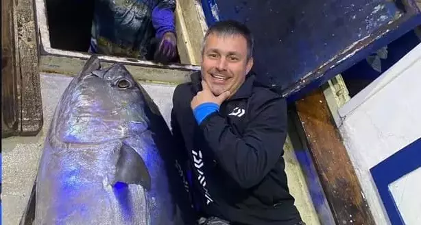 Pescador captura atum de mais de 160 kg em primeira pescaria na Bacia de Santos